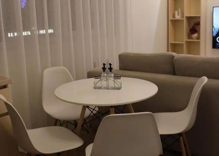 Trev アパート ティラナ